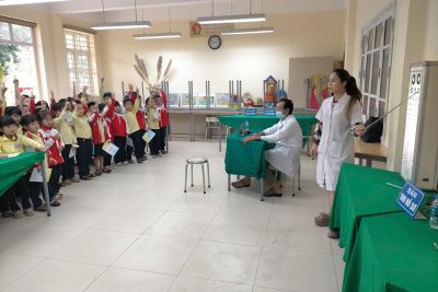 Trường Tiểu học Nguyễn Viết Xuân tổ chức khám sức khỏe đầu năm học cho học sinh